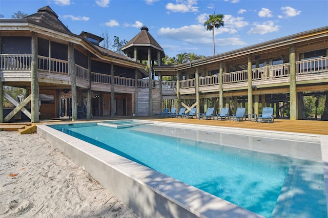 view of swimming pool