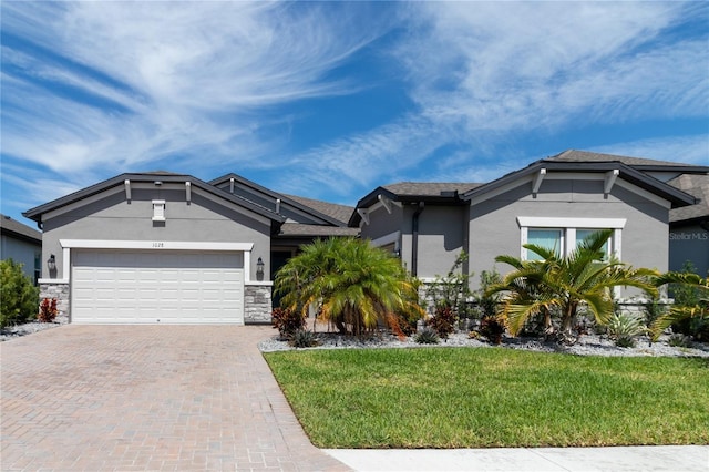 view of front facade featuring a front yard and a garage