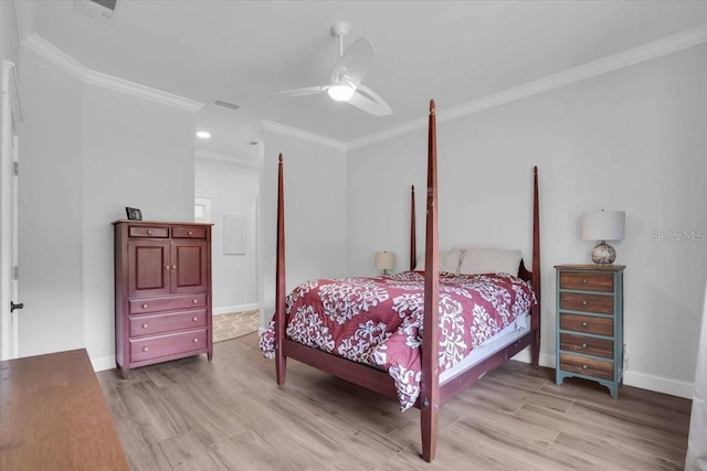 bedroom featuring light hardwood / wood-style flooring, ceiling fan, and crown molding