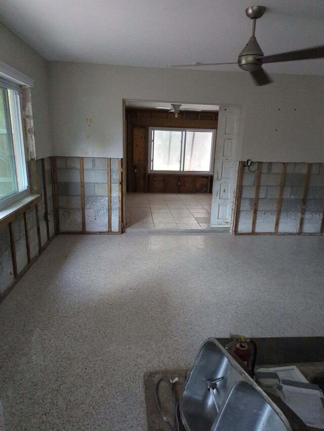 unfurnished room featuring ceiling fan and a healthy amount of sunlight