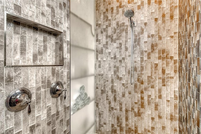 bathroom featuring tiled shower