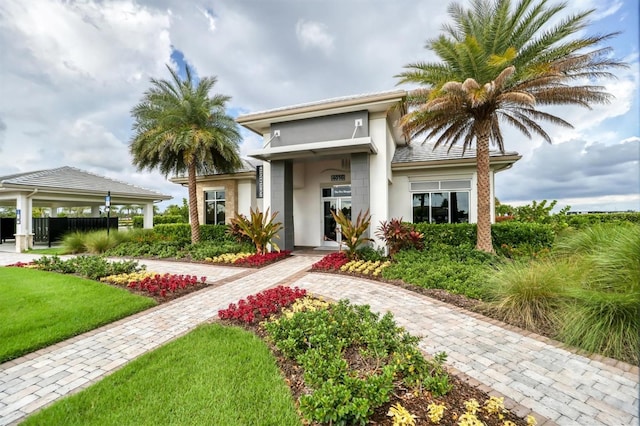 view of front of property with a front lawn