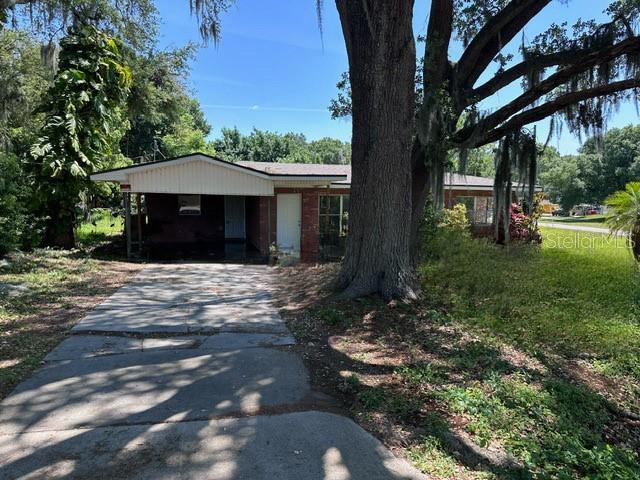 single story home featuring a carport