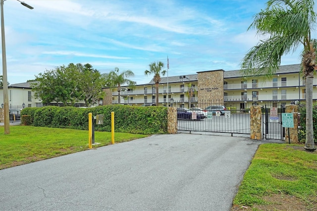 exterior space featuring a yard