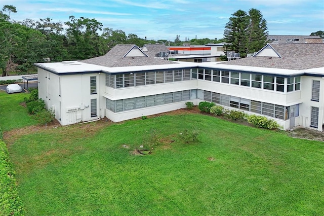 back of house featuring a lawn