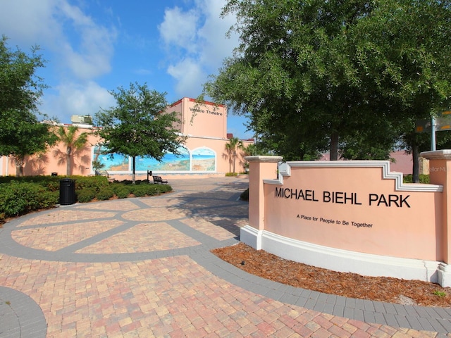 view of community / neighborhood sign