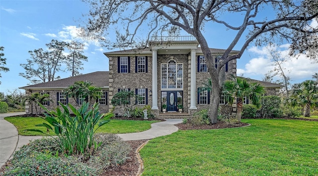 view of front of house with a front lawn