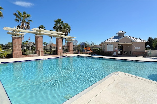 view of swimming pool