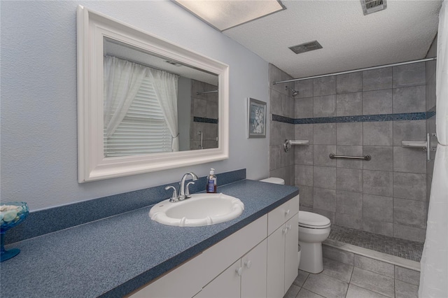 bathroom featuring toilet, vanity, a shower with curtain, and a textured ceiling