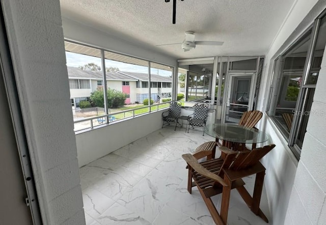 sunroom with ceiling fan