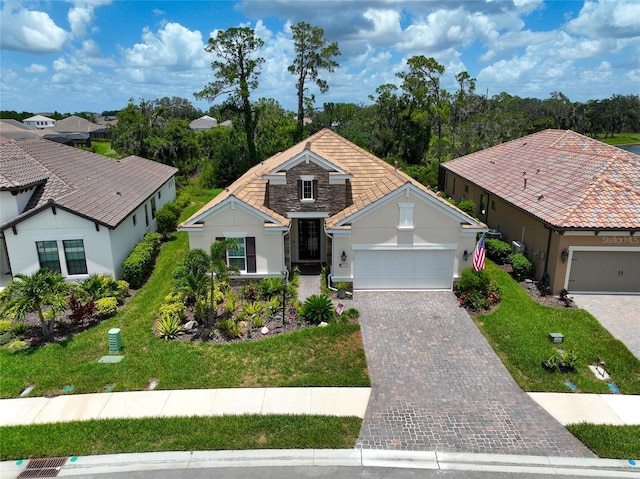 view of front facade featuring a front yard and a garage