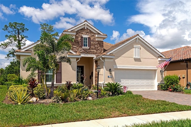 view of front of house featuring a front yard