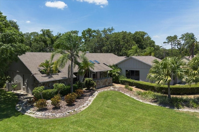 view of front of house with a front yard