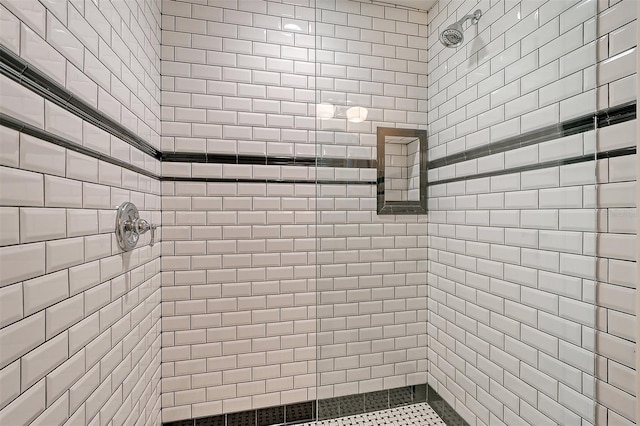 bathroom featuring tiled shower