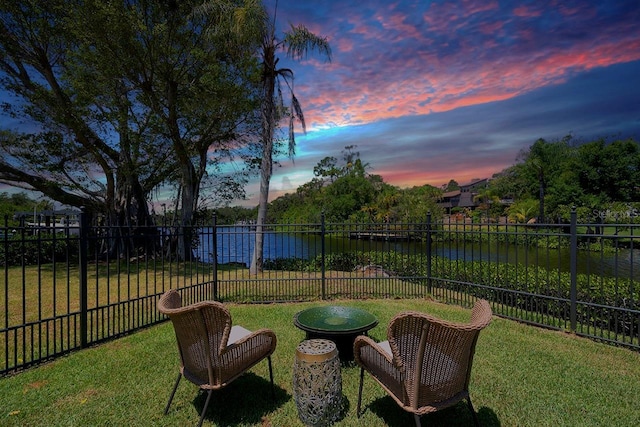 view of yard at dusk