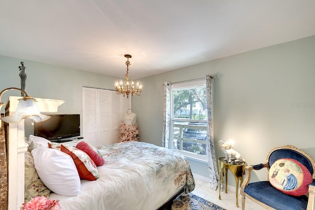 bedroom with an inviting chandelier and a closet