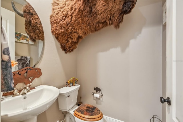 bathroom featuring sink and toilet