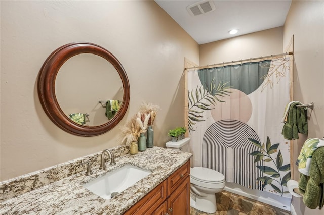 bathroom featuring toilet, a shower with shower curtain, and vanity