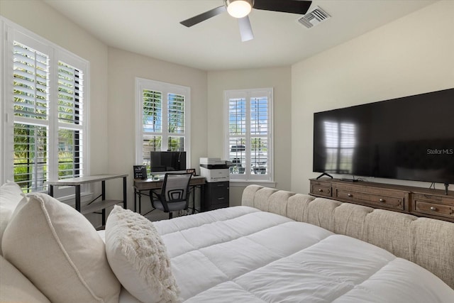 bedroom with ceiling fan