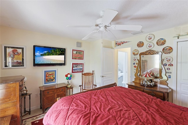 bedroom with ceiling fan