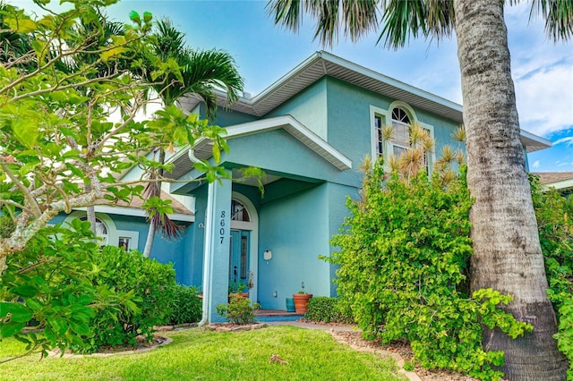 8607 51st Ave W, Bradenton, FL 34210 - view of front of home featuring stucco siding and a front yard