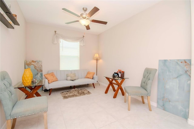 sitting room with ceiling fan