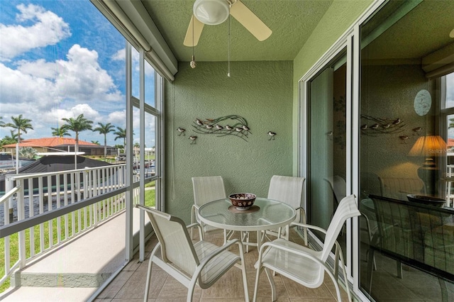 sunroom featuring ceiling fan