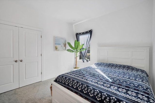 bedroom featuring carpet flooring and a closet