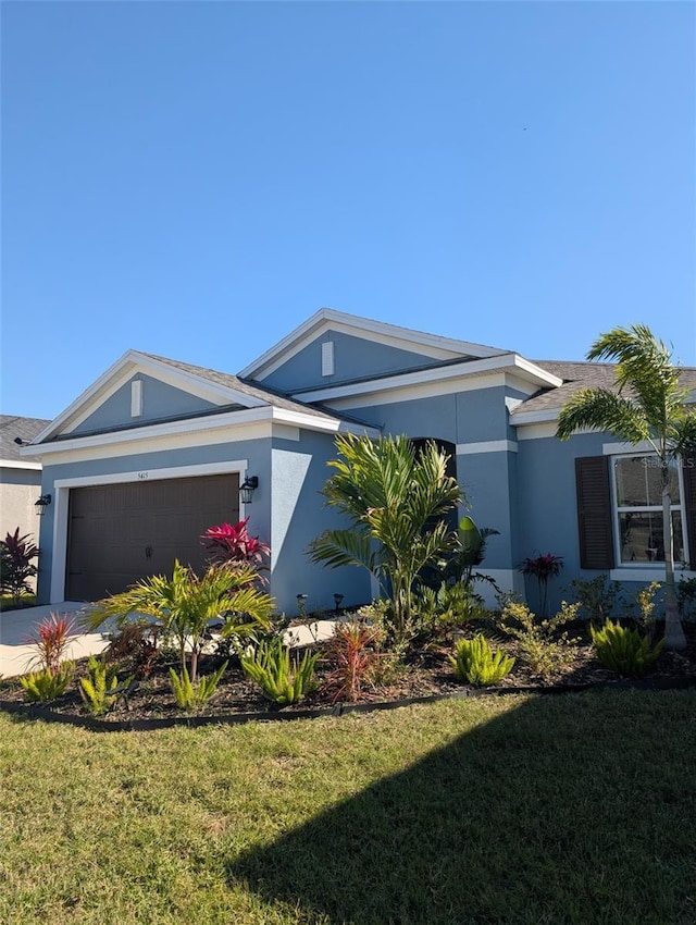 5415 Limelight Dr, Apollo Beach, FL 33572 - ranch-style home with stucco siding, an attached garage, a front yard, and concrete driveway