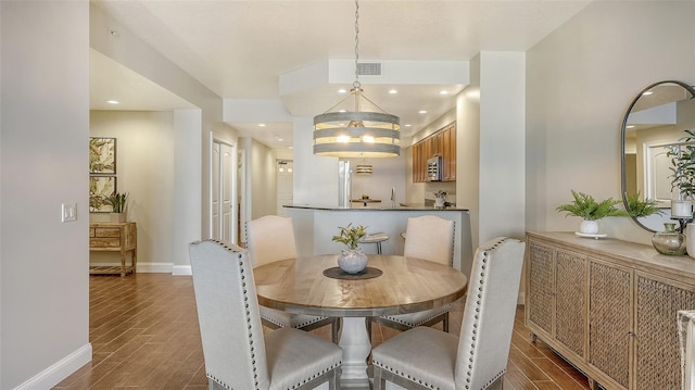 dining area with a notable chandelier