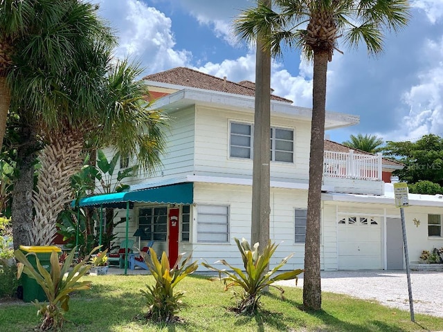 view of front facade featuring a garage