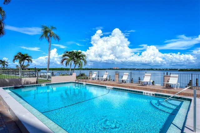 view of swimming pool featuring a water view