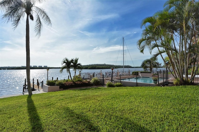 view of yard featuring a water view