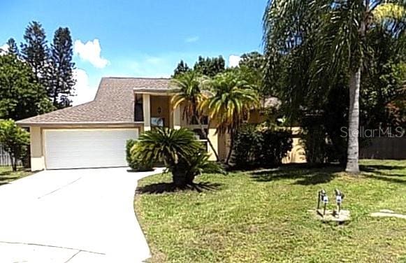 view of front facade featuring a garage and a front lawn