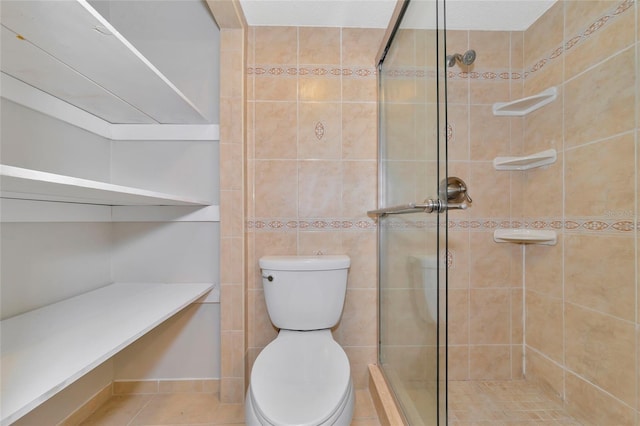 bathroom with toilet and a shower with shower door