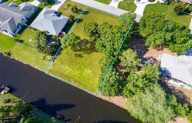 Listing photo 3 for 74 Mariner Ln, Rotonda West FL 33947