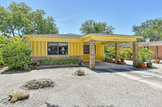 view of front of property featuring a carport