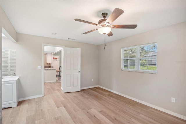 unfurnished bedroom featuring ceiling fan and light wood-type flooring