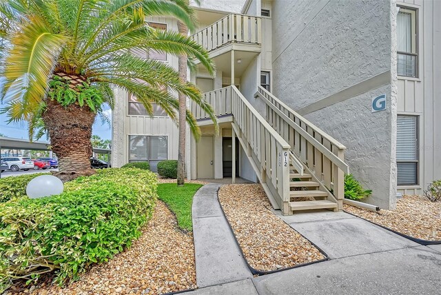 exterior space featuring a balcony