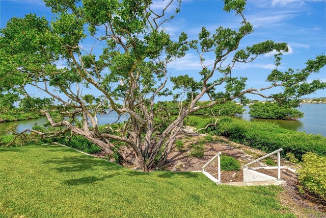 view of yard featuring a water view