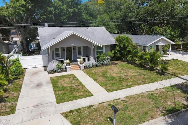 view of front of house featuring covered porch and a front yard