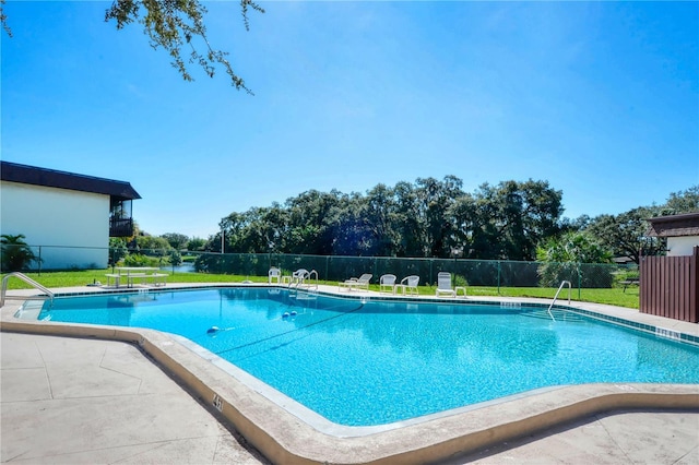 view of swimming pool