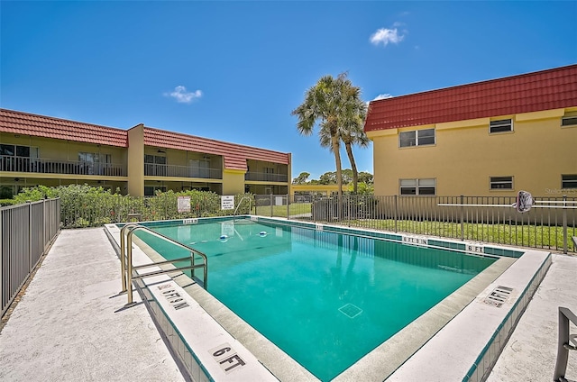 view of swimming pool