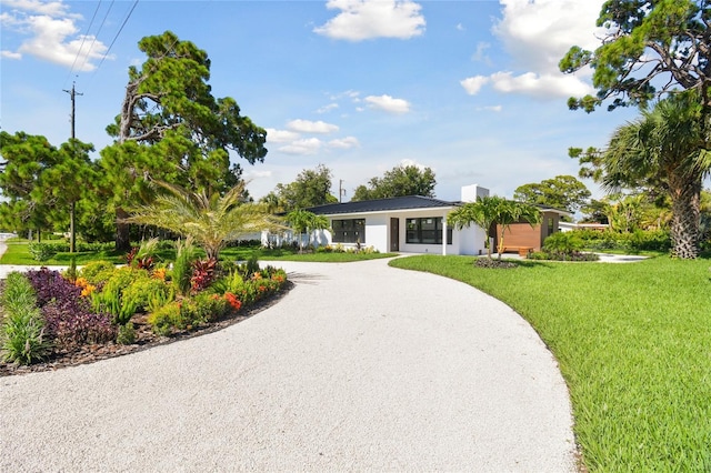 single story home featuring a front yard