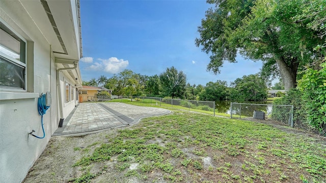 view of yard featuring a patio area