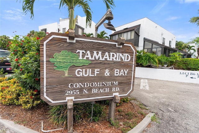 community sign featuring uncovered parking