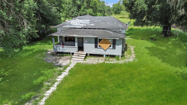 view of front of property featuring a front lawn and a porch