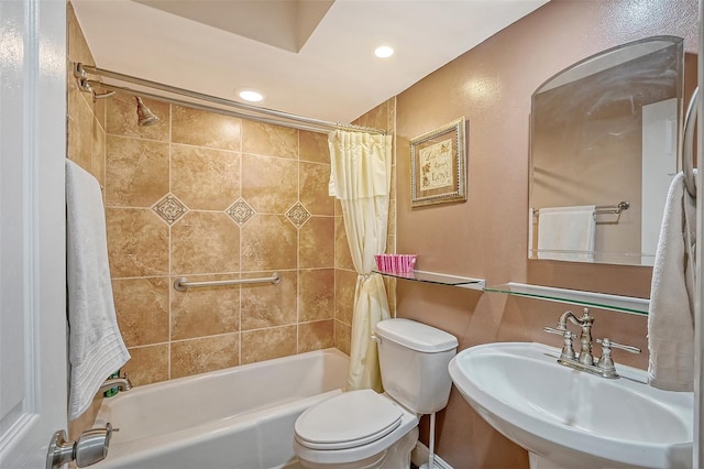 full bathroom featuring sink, shower / bath combo, and toilet