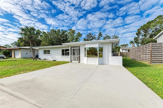 view of front of property with a front yard