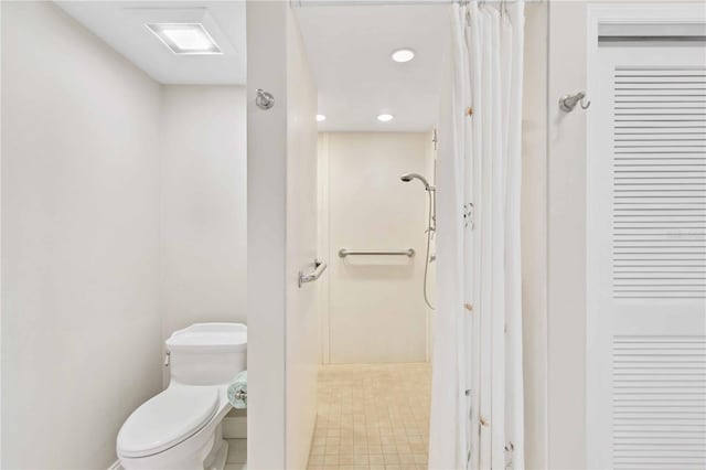 full bath with toilet, walk in shower, a closet, and recessed lighting